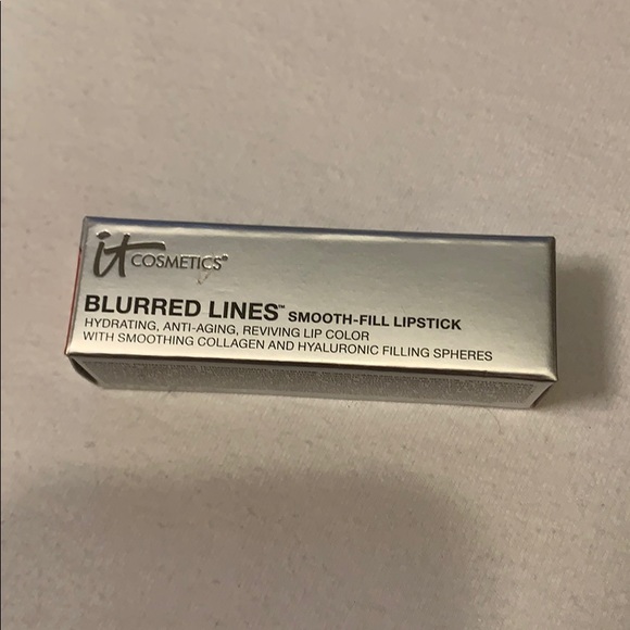It cosmetics Blurred lines smooth fill lipstick - Picture 1 of 3